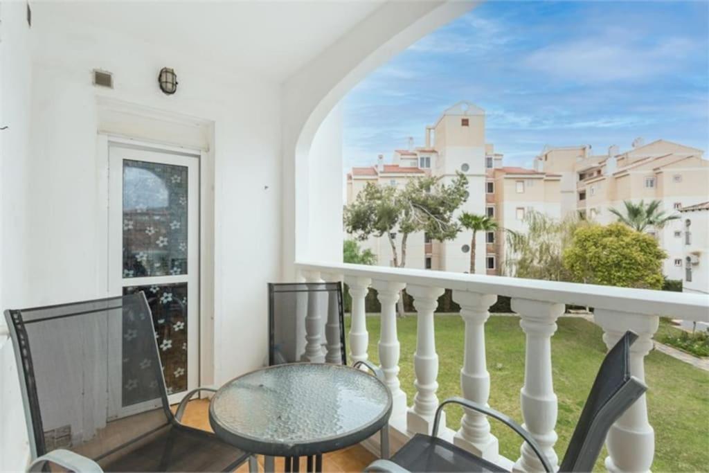 Beautiful Apartment With 2 Bedrooms Close To Beach Τορεβιέχα Εξωτερικό φωτογραφία
