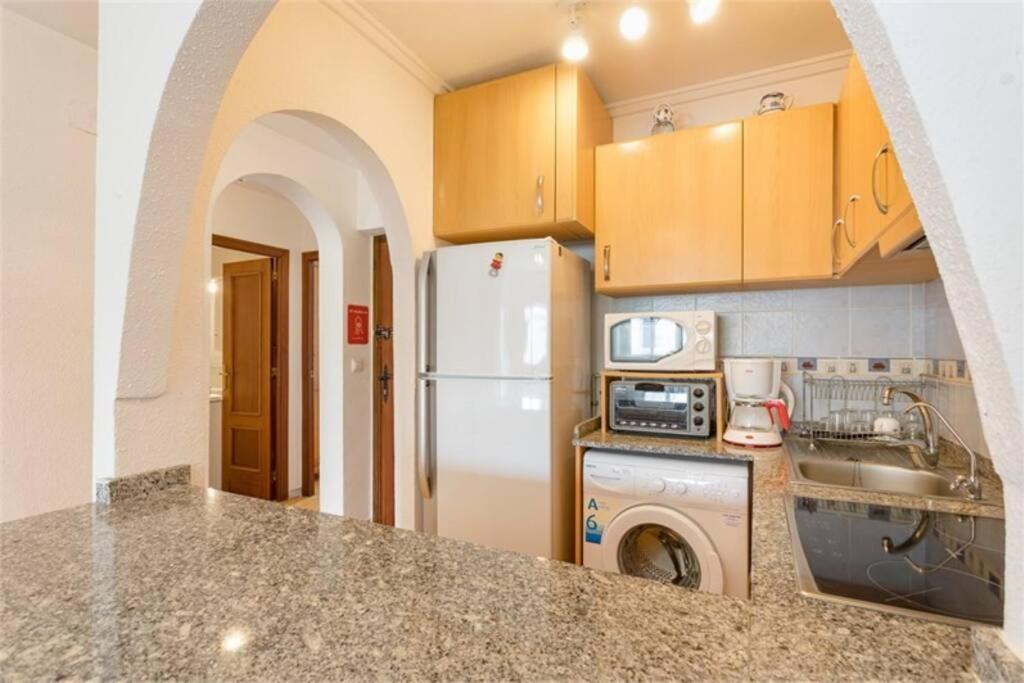 Beautiful Apartment With 2 Bedrooms Close To Beach Τορεβιέχα Εξωτερικό φωτογραφία