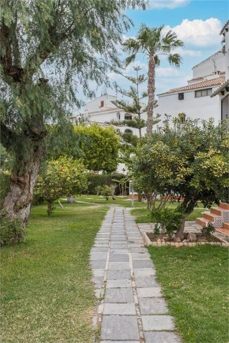 Beautiful Apartment With 2 Bedrooms Close To Beach Τορεβιέχα Εξωτερικό φωτογραφία