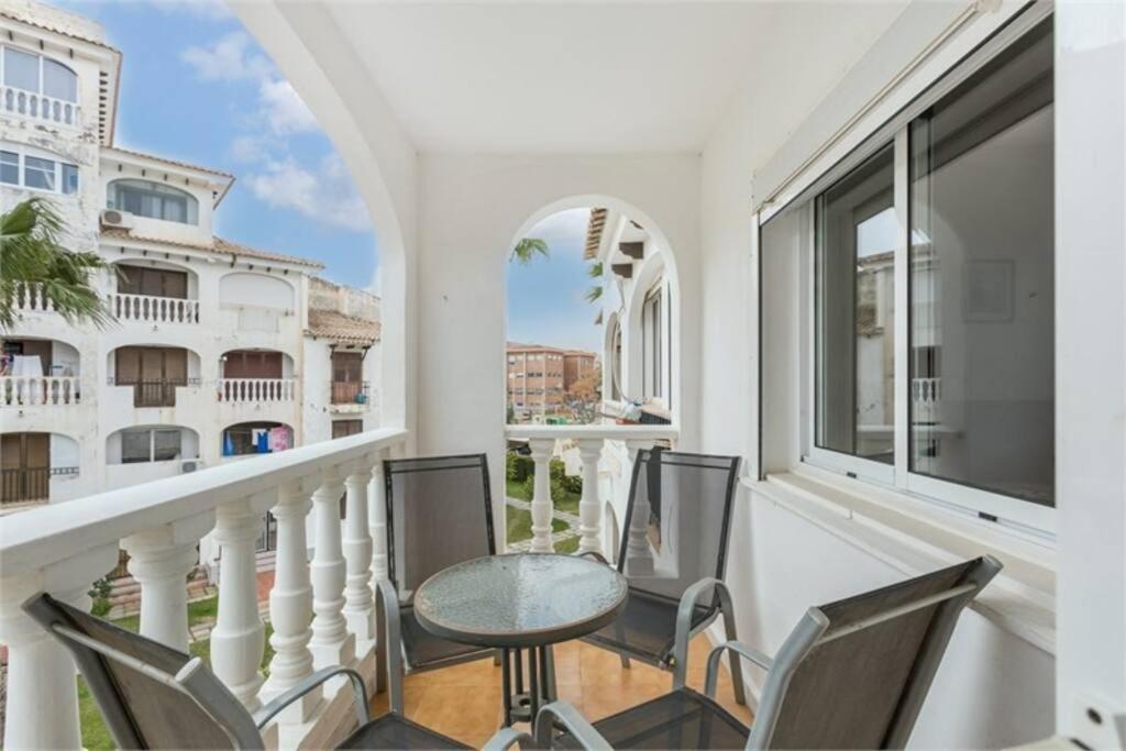 Beautiful Apartment With 2 Bedrooms Close To Beach Τορεβιέχα Εξωτερικό φωτογραφία